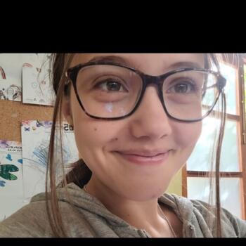 Canguro en Linares: Nicole