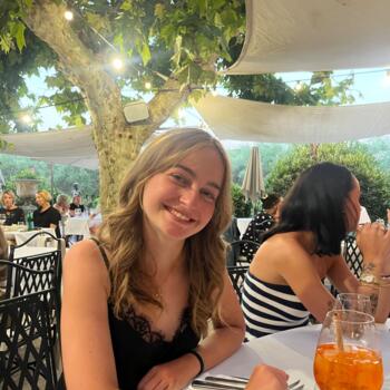 Babysitter in Marseille: Agnès