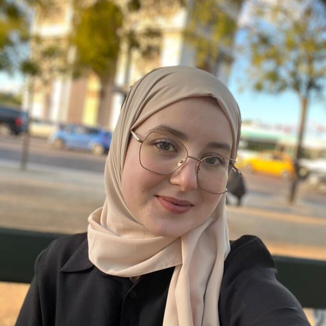 Babysitter in Montreuil: Khelidja