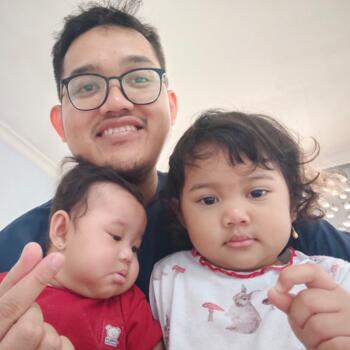 Babysitting job in Malang: babysitting job Zuardian