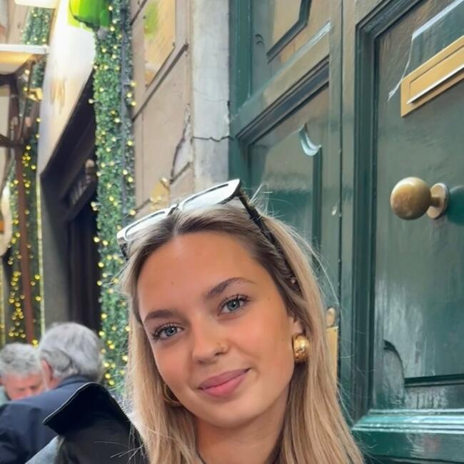 Babysitter in Abingdon: Ella