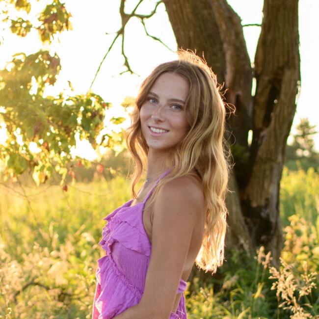 Babysitter in Manhattan (Kansas): Kate