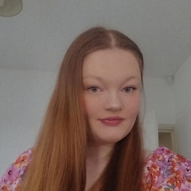 Babysitter in Newcastle-under-Lyme: Katie