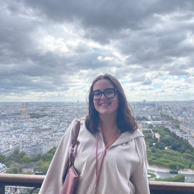 Babysitter in Paris: Clémence