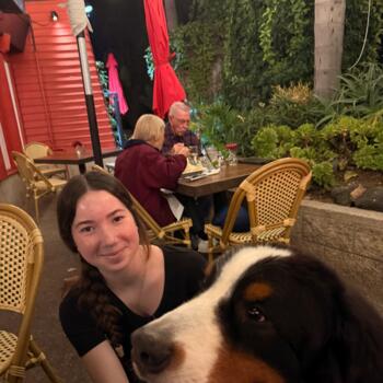 Babysitter in Santa Barbara: Mia