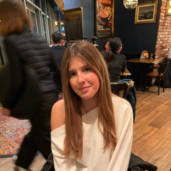 Babysitter in Saint-Genix-sur-Guiers: Calista