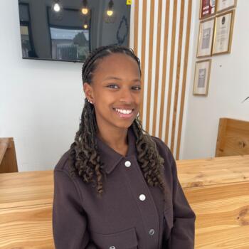 Babysitter in Oeiras: Yara Nicole