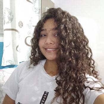 Babysitter in Santo André: Aline