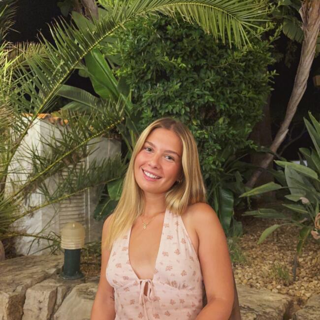 Babysitter in São Pedro da Cadeira: Mariana