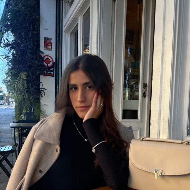 Babysitter in Curitiba: Monick