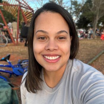 Emprego de babá em Núcleo Bandeirante: emprego de babá Lorena