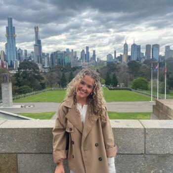 Babysitter Melbourne: Pearl:Babysitter/Nanny for School Breaks