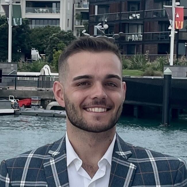 Babysitter in Auckland: Amos