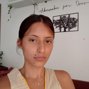 Babysitter in Praia Grande: Emily