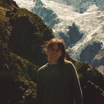 Babysitter in Queenstown: Sharon
