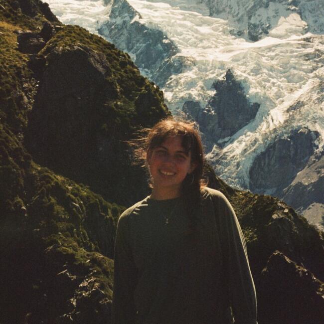 Babysitter in Queenstown: Sharon