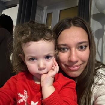 Babysitter in Saint-Étienne-de-Saint-Geoirs: Julia