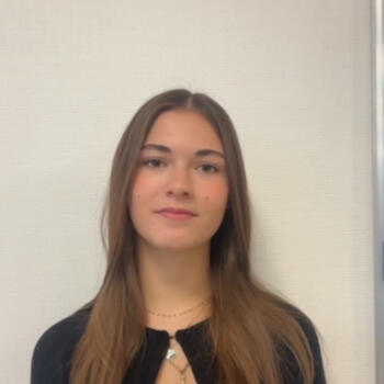 Babysitter in Saint-Jean-le-Blanc: Axelle