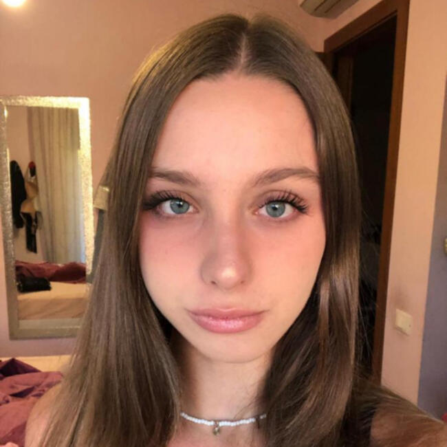 Babysitter in Rome: Sara