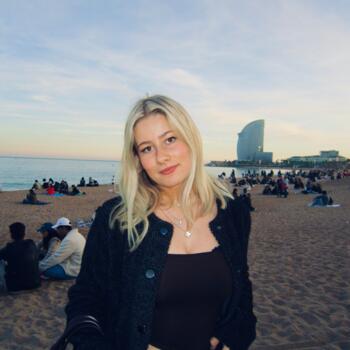 Babysitter in Châtillon: Cloé