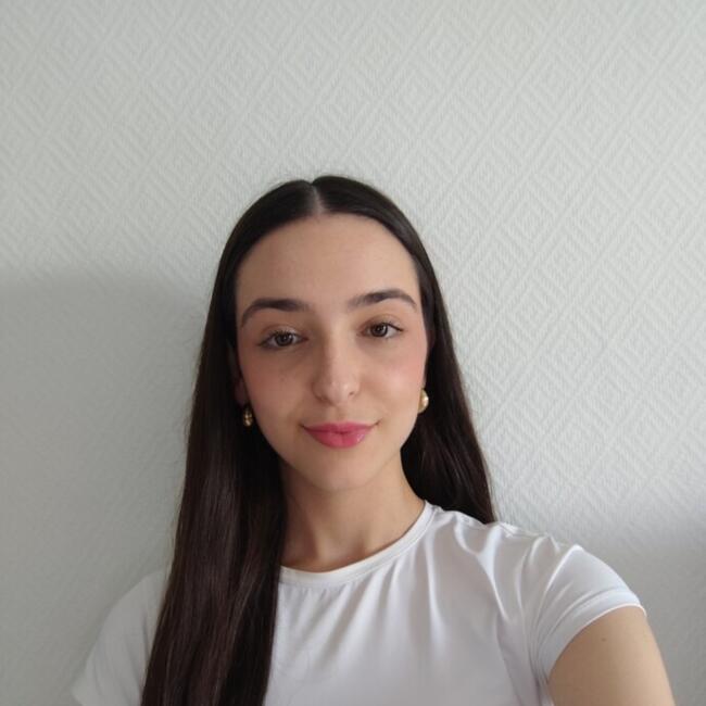 Babysitter in Alcalá de Guadaira: Claudia