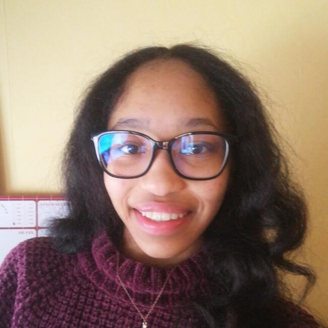 Babysitter in Les Clayes-sous-Bois: Cassylia