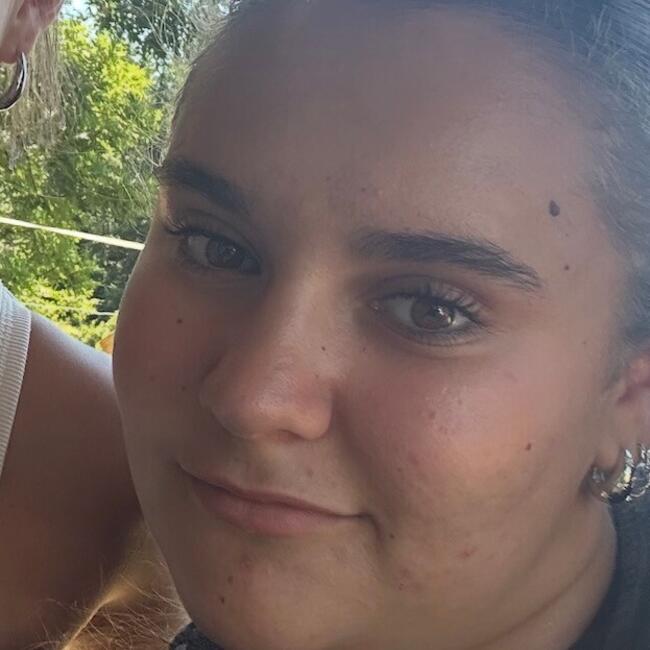 Babysitter in Saint-Privat-des-Vieux: Oriana