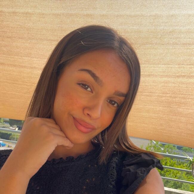 Babysitter in Fréjus: Nehila