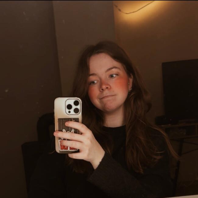 Babysitter in Naustdal: Andrea