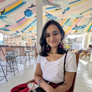 बेबीसिटर बम्बई: Purvashi