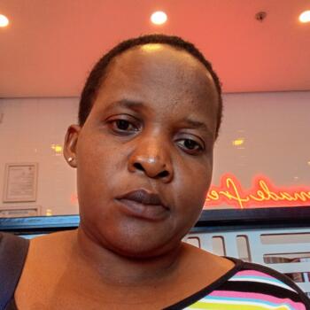 Babysitter in Cape Town: Esmore