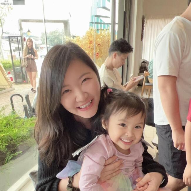Babysitter in Singapore Island: Vivienne