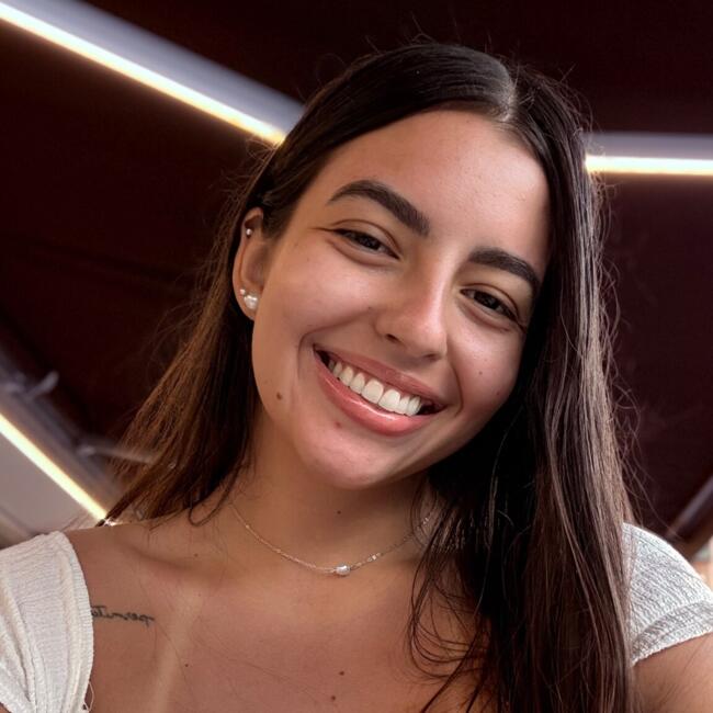 Babysitter in Vila Nova de Famalicão: Laryssa Pereira