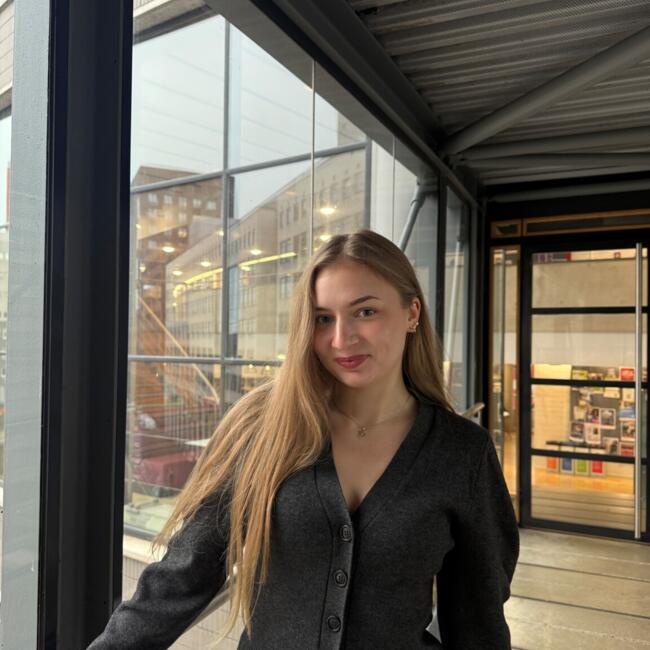 Oppas in Den Haag: Natálie