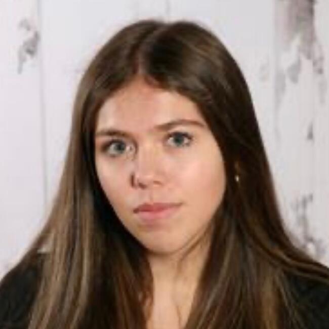 Babysitter in Benet: Tess