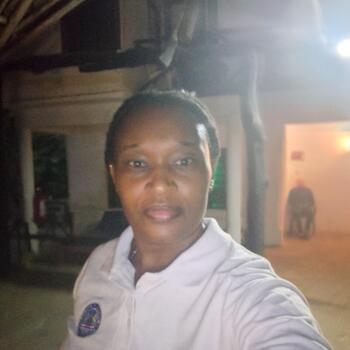 Babysitter Mombasa: Laura