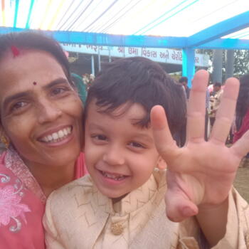 वड़ोदरा में बेबीसिटर: Gayatri