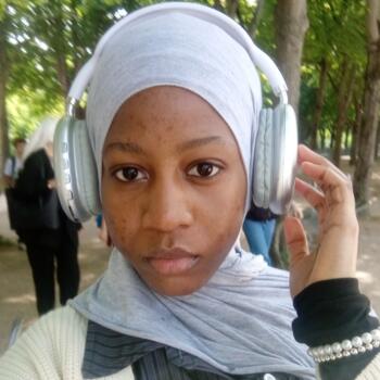 Babysitter in Petit-Couronne: Ilham