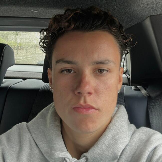 Babysitter in Vert-le-Petit: Léa