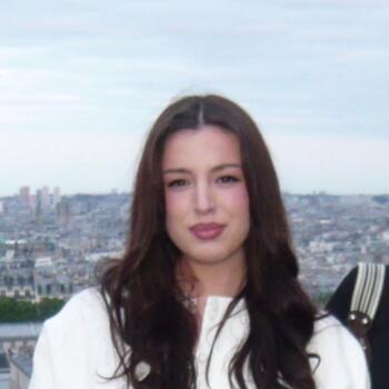 Babysitter in Paris: Angèle