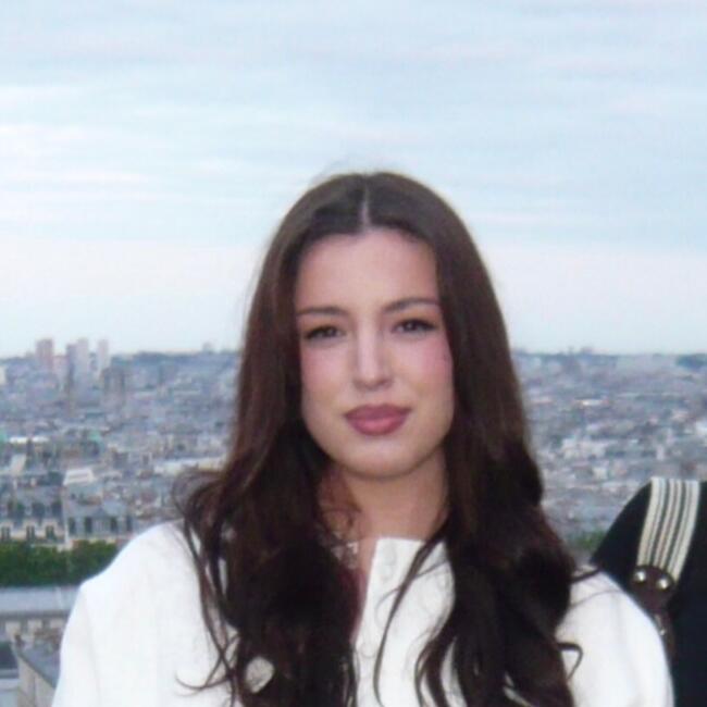 Babysitter in Paris: Angèle