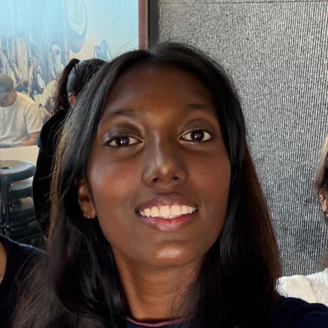 Babysitter in Singapore: Thejaswhinii