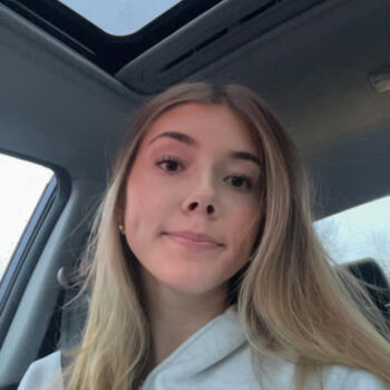 Babysitter in Bellevue: Elizabeth