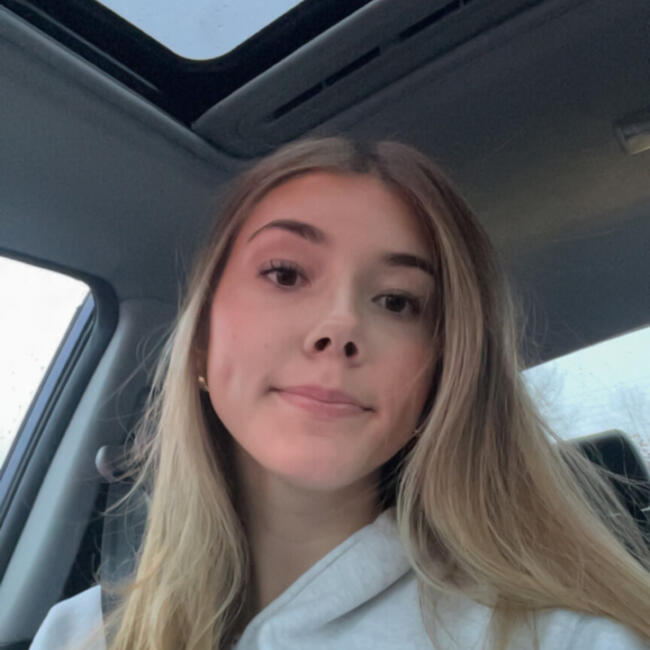 Babysitter in Bellevue: Elizabeth