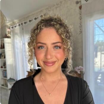 Babysitter in Paris: Elya