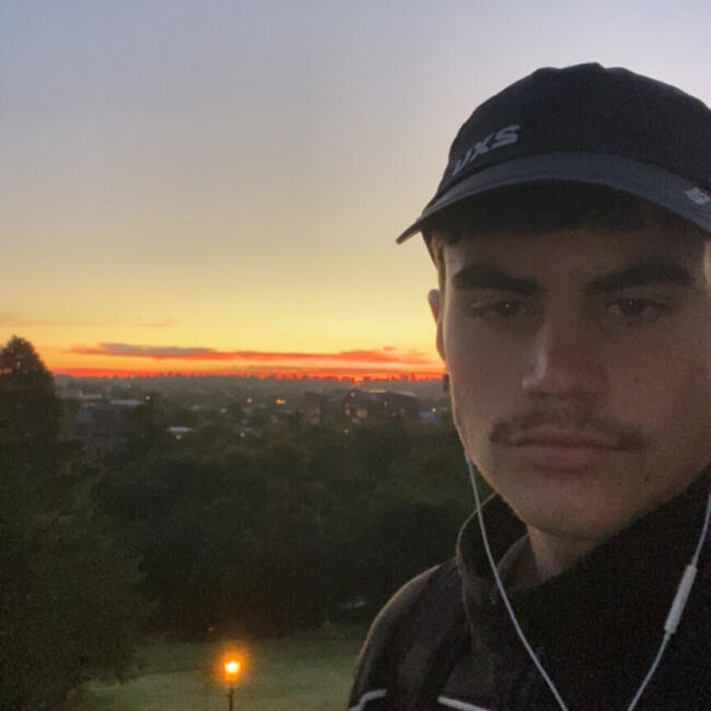 Babysitter in Bendigo: Thomas