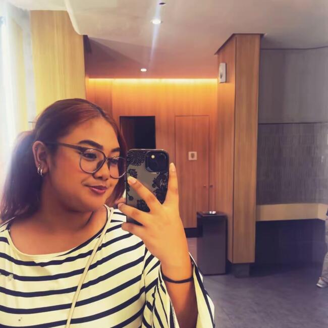 Babysitter in Singapore: Fina