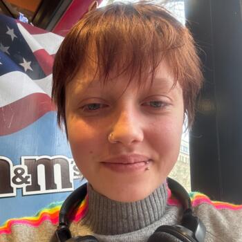 Babysitter in Paris: Mara