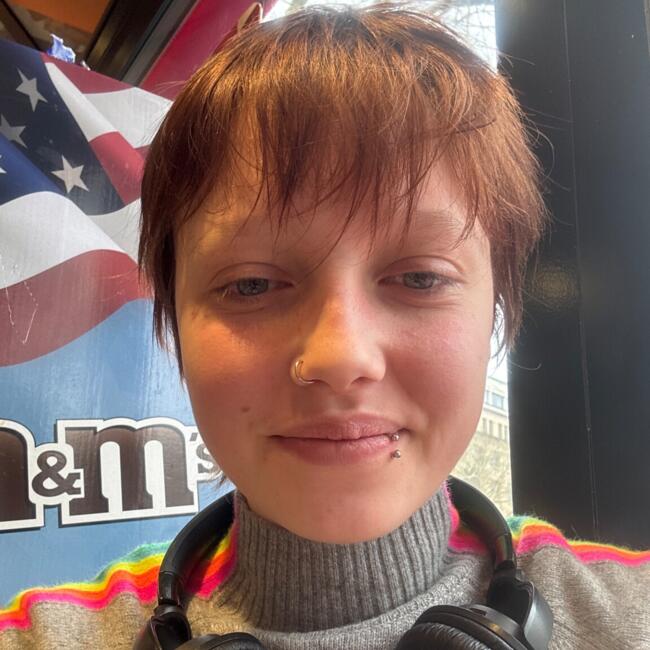 Babysitter in Paris: Mara