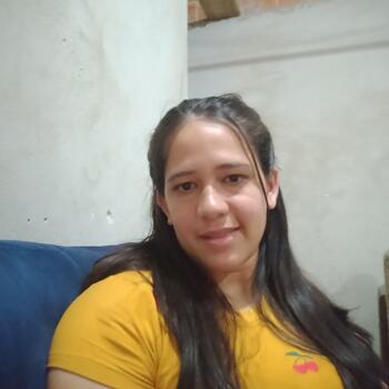 Babysitter in São José dos Pinhais: Esther